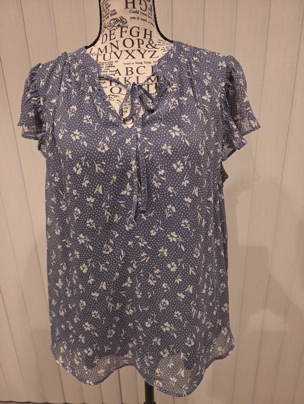LAUREN CONRAD Blue Floral Tie-Neck Women's Top